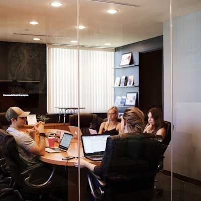 蜜桃直播软件图标 - 清新风格直播应用